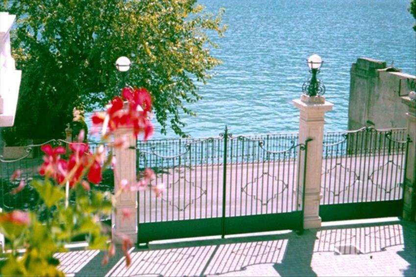 Larius Apartment Parking Carate Urio Εξωτερικό φωτογραφία